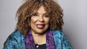 Murió la cantante de pop y R&B Roberta Flack, reconocida como la intérprete de “Killing Me Softly With His Song”