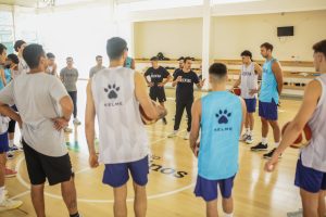 Argentina, sin Campazzo pero con el pasaje en mano, enfrenta a Colombia