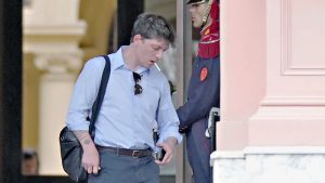 Criptogate: más críticas contra Santiago Caputo para correr a Milei del centro de la escena