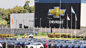 Motosierra en General Motors: más de 300 trabajadores fueron desvinculados de la planta de Alvear