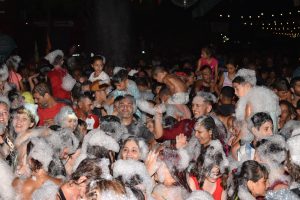 Pueblo Esther está de carnaval: una noche de música, color y alegría para toda la familia
