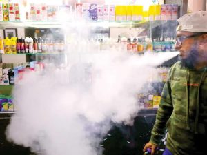Demandan a empresas de vapeadores por “epidemia”: aumenta consumo juvenil