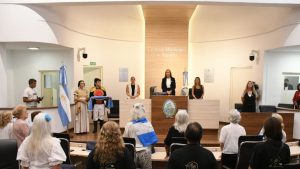 Promesa a la Bandera: más de 500 ciudadanos participaron del acto por el  213º aniversario del primer izamiento de la enseña nacional