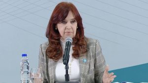 El Gobierno denunció a Cristina Kirchner por cobrar el plus por vivir en zona austral mientras residía en CABA