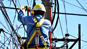 Vecinos de barrio Abasto llevan un día sin luz y reclaman respuesta de la EPE