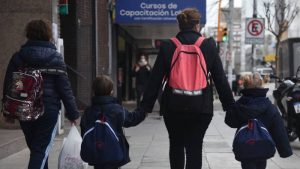 Estiman que una familia tipo necesitará más de $2 millones en marzo para afrontar el costo de los servicios