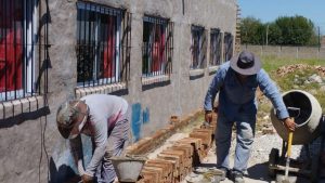 "Un banco, una oportunidad": cómo es la campaña solidaria de Fundación Hermana Jordán para equipar aulas