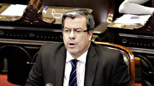 Germán Martínez le dijo "forro" a Martín Menem y lo invitó a pelear en la esquina “Segurola y Habana”