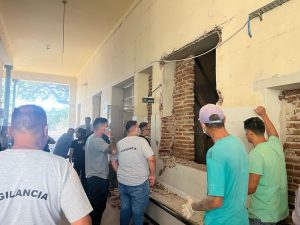 Derrumbe en el hospital Cullen de Santa Fe: cuatro trabajadores heridos por el colapso del techo de la cocina