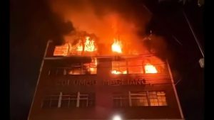Video impactante: un voraz incendio hizo explotar y desmoronarse un galpón en Avellaneda