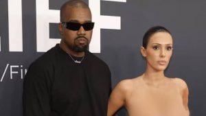 Quién es Bianca Censori, la mujer de Kanye West que sorprendió al desnudo en la alfombra roja de los Grammy