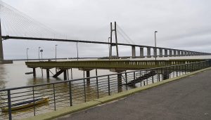 Llueve, sobre los tejados llueve y llueve y parece que seguirá todo el miércoles así