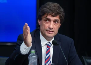 Hernán Lacunza: "Nadie le va a dar dólares a Argentina para que los venda baratos"