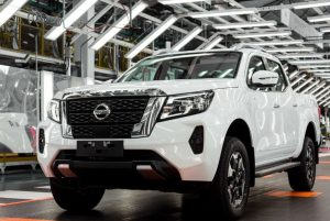 La motosierra afecta a la industria automotriz: Nissan deja de fabricar en Argentina