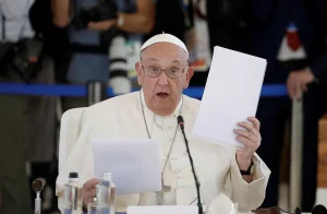 El papa Francisco “durmió bien y está descansando”