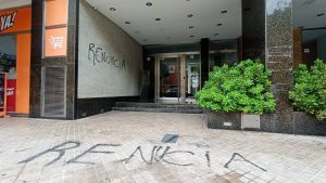 Crisis institucional en Newell's: vandalizaron edificio con pintadas contra el vicepresidente 
