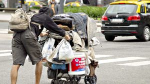 La crisis económica obliga al 60% de los argentinos a recortar en alimentación