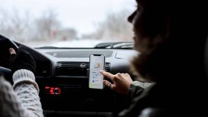 Indispensable a la hora de viajar: cómo hacer para que Google te avise dónde están los radares que controlan la velocidad en las rutas