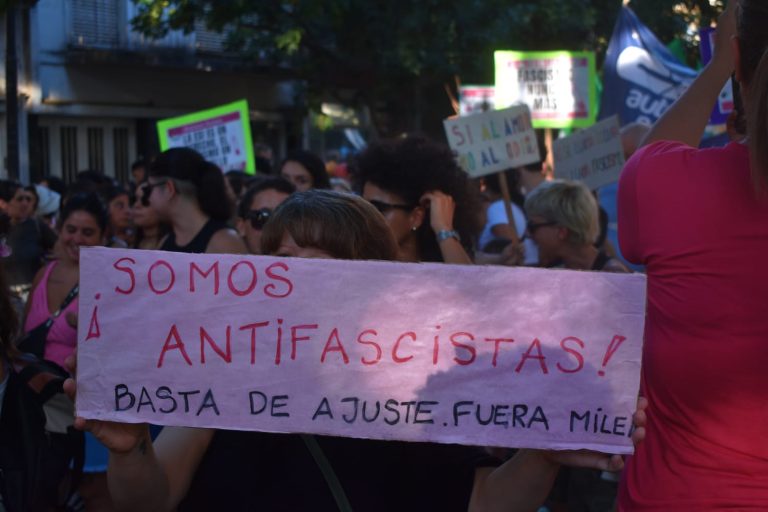 Antifascista, antirracista, antiimperialista: Rosario marcha hoy contra las políticas de Javier Milei
