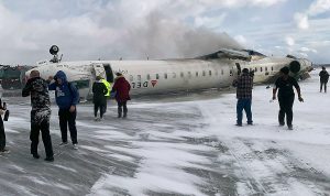 Impresionante siniestro de un avión de pasajeros en el aeropuerto canadiense de Toronto quedó filmado