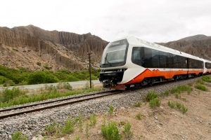 En Carnaval: el primer tren solar de Humahuaca recorrerá paisajes emblemáticos del norte