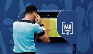 La Fifa analiza cambios en el VAR, el fuera de juego y el tiempo de juego