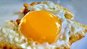 Huevos rotos: de prohibidos en las dietas a prohibitivos para los bolsillos