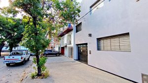 Asalto violento: robaron y abusaron de una mujer en su casa de zona oeste