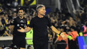 Desde la tribuna: a buscar la "media inglesa" del Profesor Holan y su Central