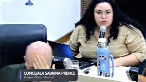 La gramática no avanza: "No reconocemos lo que sucedió en la dictadura", terminó reconociendo concejala libertaria