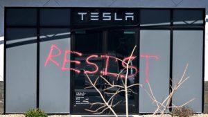 Terrorismo interno en Tesla: investigan ataques y prometen duras penas a los implicados