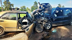 Un chico de 15 años manejó, chocó de frente con otro auto y mató al otro conductor: no es punible