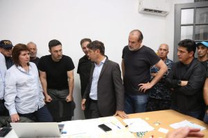 Kicillof, Bullrich y Petri están en Bahía Blanca tras el feroz temporal que azota la zona