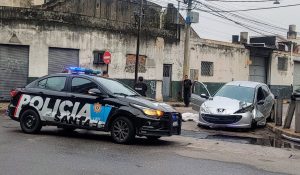 Refinería: un auto impactó contra una baranda y murió su conductor