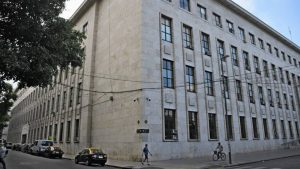 Novedoso fallo judicial: otorgan a un hombre la adopción del hijo de la mujer con la que convive