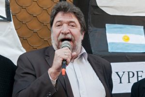 Lanzan una medida cautelar para suspender el DNU de Milei sobre el acuerdo con el FMI por "inconstitucional"