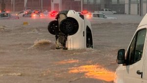 Trágico temporal en Bahía Blanca: cayeron 300 milímetros, hay seis muertos y más de mil evacuados