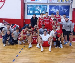 Con enorme trabajo de Lautaro López, San Telmo le ganó a Puerto y es líder