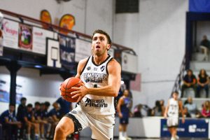 Capra tuvo una noche NBA y Temperley le ganó a Náutico por el Federal