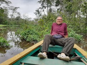 A los 60 años viajó solo a la selva amazónica, tomó ayahuasca y lo convirtió en un libro