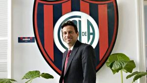 Escándalo con el presidente de San Lorenzo: quedó registrado en una cámara oculta recibiendo dólares