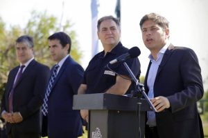 Prohibirán que circulen dos personas por moto para "prevenir ilícitos" en la provincia de Buenos Aires