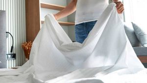 Ni perfume ni suavizante: el truco infalible para que tus sábanas tengan olor a limpio siempre