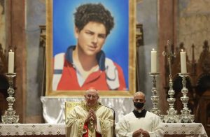 Tras la muerte del papa Francisco suspenden la santificación del "influencer de Dios"