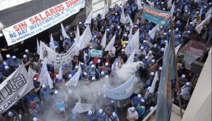 Trabajadores del Inta protestaron contra la fusión del organismo con otros entes y ecracharon al directorio