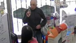 Cayó el abuelo de 83 años que robó una dietética al grito de “estoy re loco” en la capital provincial 