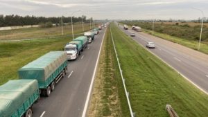 Demoras en rutas del cordón industrial por gran circulación de camiones
