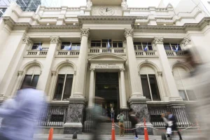El Banco Central ya ofrece comprar dólares a $1.000: cuál es la audaz jugada del gobierno