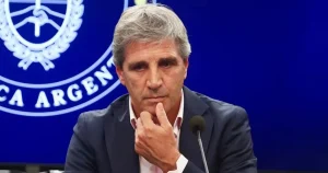 Caputo amenazó con medidas contra una automotriz si aumenta los precios