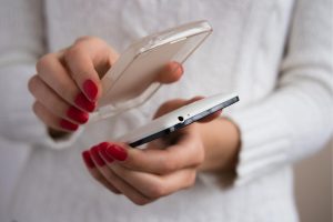 Pasó de moda: las fundas para celular vas a ser destronadas por una nueva alternativa que se perfila como tendencia